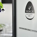 Perla & 4*