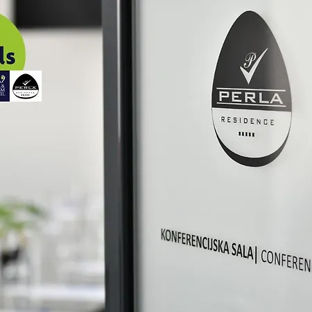 Perla & 4*