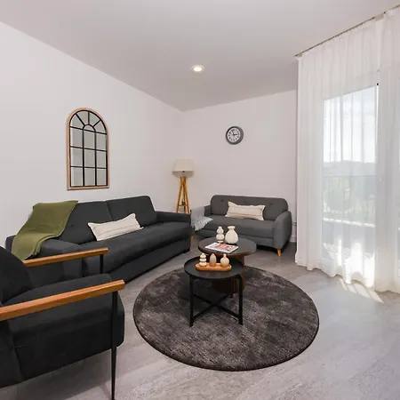 Perla & 4* Подгорица